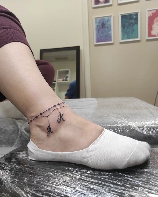 25 Trendy Bracelet Tattoo Designs To Flaunt Your Style 25 Trendy Bracelet Tattoo Designs To Flaunt Your Style