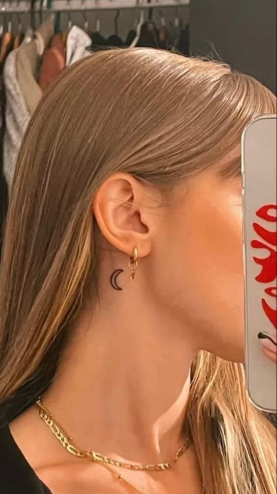 31 Tiny Ear Tattoos That Are Perfect For Minimalists Rose Tattoo 31 Tiny Ear Tattoos That Are Perfect For Minimalists Rose Tattoo