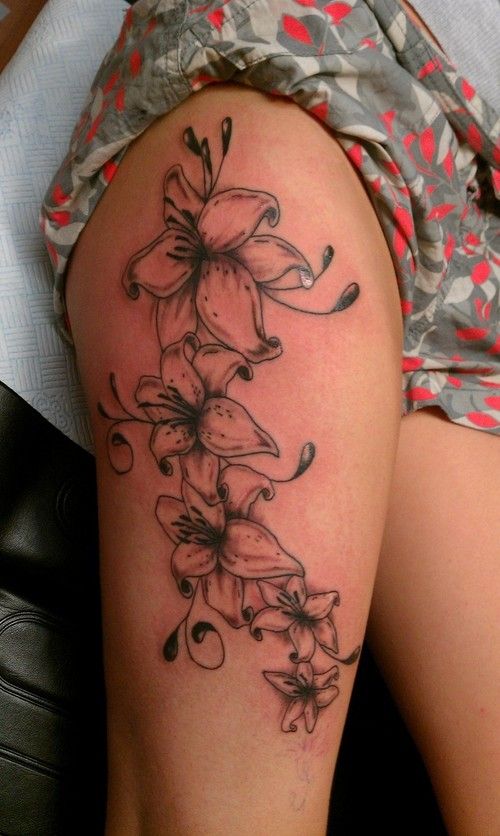 Captivating Thigh Tattoos For Women A Floral Journey Captivating Thigh Tattoos For Women A Floral Journey