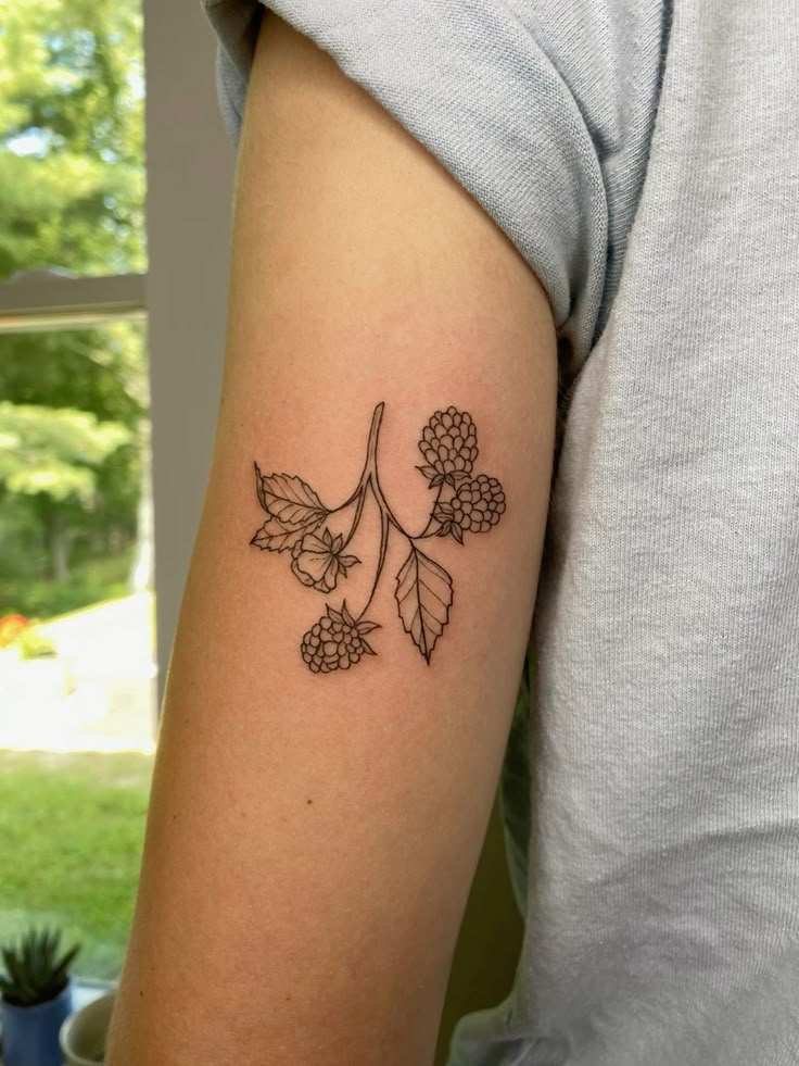 Details 57 Traditional Blackberry Tattoo Latest In Cdgdbentre Details 57 Traditional Blackberry Tattoo Latest In Cdgdbentre