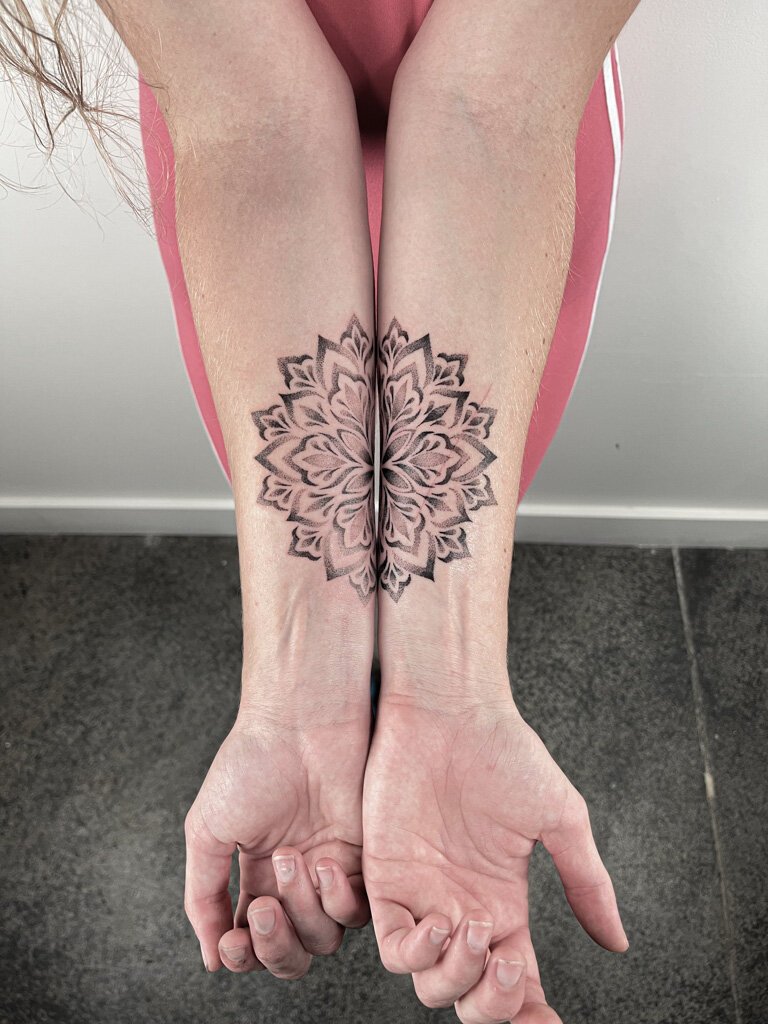 Geometric Minimalist Tattoos Exploring The Art Of Beautiful Simplicity Certified Tattoo Studios Geometric Minimalist Tattoos Exploring The Art Of Beautiful Simplicity Certified Tattoo Studios