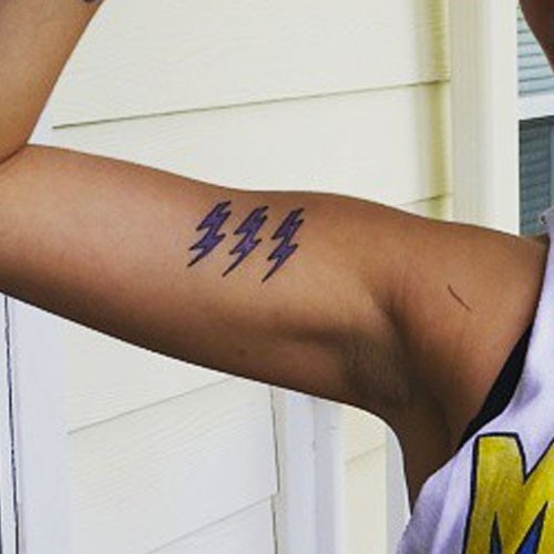 Nikki Williams Lightning Bolt Bicep Tattoo Steal Her Style Nikki Williams Lightning Bolt Bicep Tattoo Steal Her Style